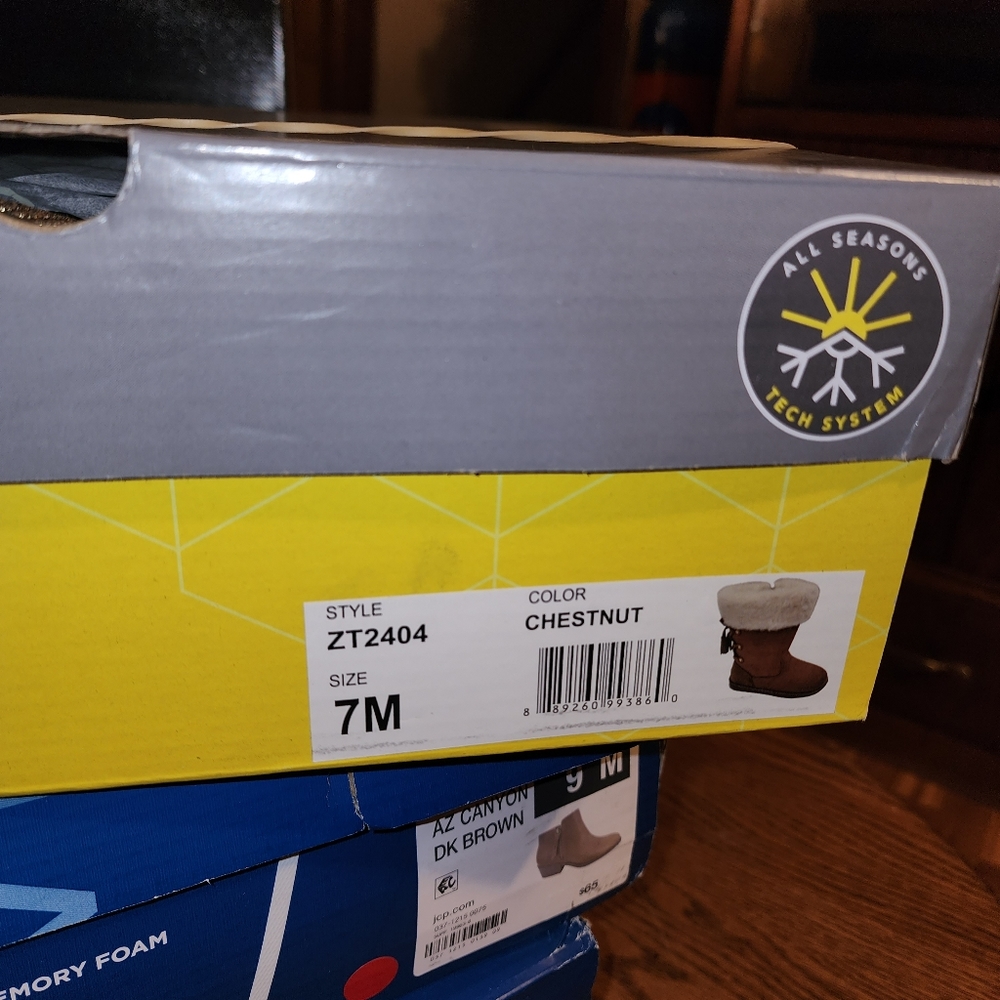 KHOMBU NWT WOMENS FAUX FUR TRIMMED WATERPROOF BOOTS - Picture 7 of 10